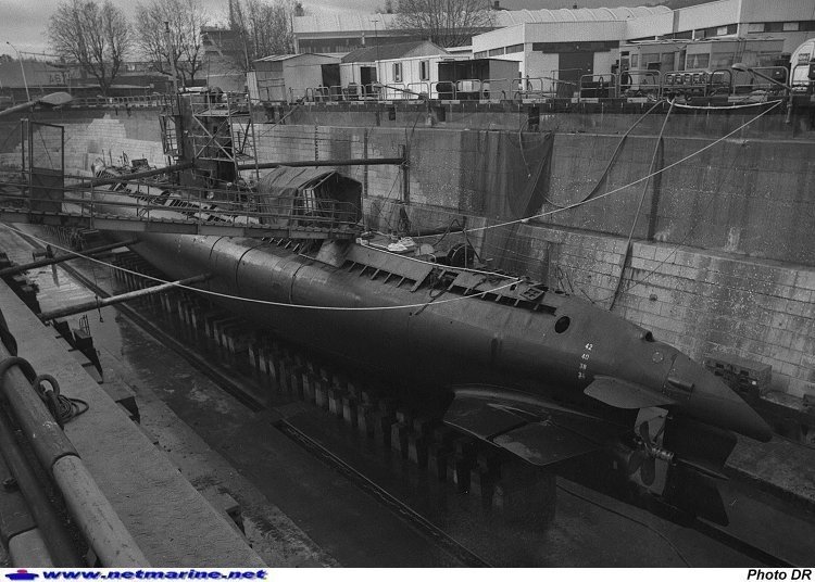 Le sous-marin Argonaute au bassin à Toulon (1974)