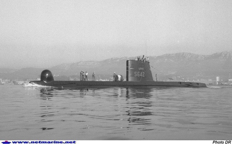 Le sous-marin Diane en rade de Toulon, pour sa première sortie après refonte (3 septembre 1973 - Photo Jean Guiglini).